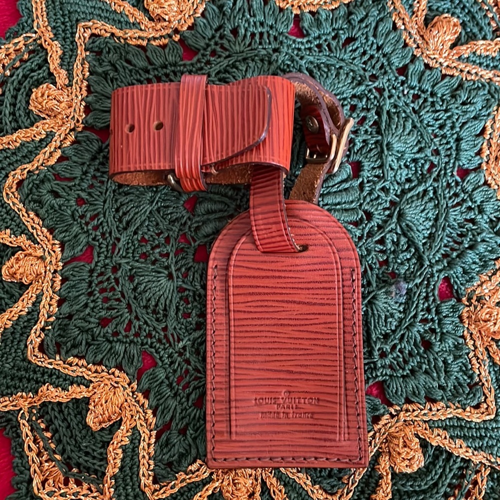AUTHENIC LOUIS VUITTON 2 PIECE EPI LEATHER LUGGAGE TAG AND POIGNET RED